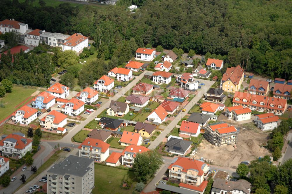 Ostseebad Graal-Müritz from above - Blick auf das Wohngebiet Eselswiese der HAWO Bauträger KG in unmittelbarer Strandnähe im Ostseeheilbad Graal-Müritz. Es ist ein neu errichtetes Wohngebiet mit diverse Einzelhäusern in naturnahe Lage im Ortszentrum.