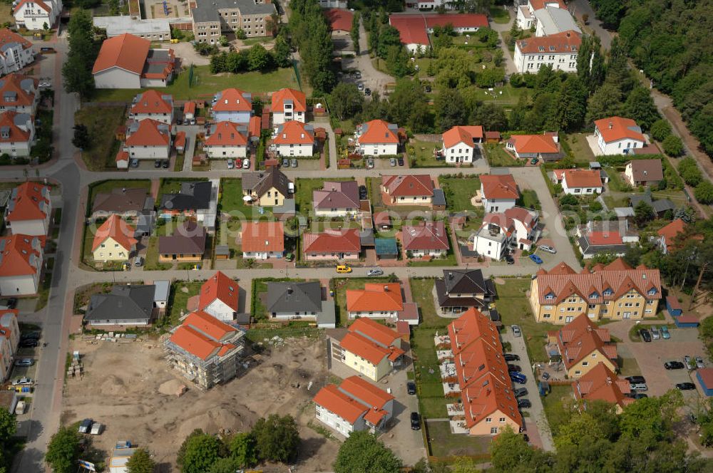 Aerial image Ostseebad Graal-Müritz - Blick auf das Wohngebiet Eselswiese der HAWO Bauträger KG in unmittelbarer Strandnähe im Ostseeheilbad Graal-Müritz. Es ist ein neu errichtetes Wohngebiet mit diverse Einzelhäusern in naturnahe Lage im Ortszentrum.