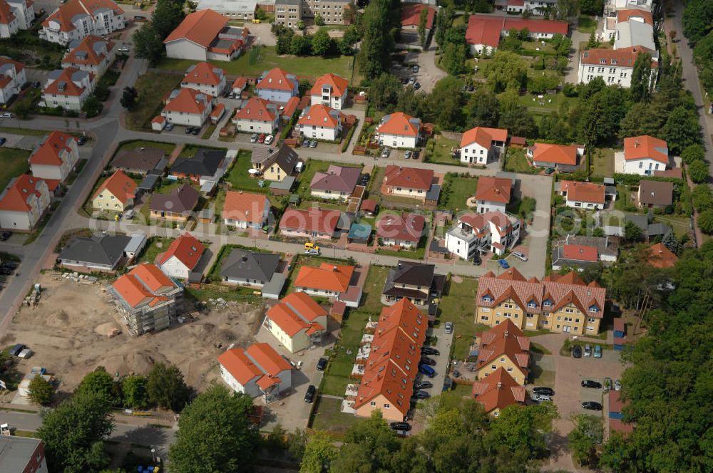 Aerial photograph Ostseebad Graal-Müritz - Blick auf das Wohngebiet Eselswiese der HAWO Bauträger KG in unmittelbarer Strandnähe im Ostseeheilbad Graal-Müritz. Es ist ein neu errichtetes Wohngebiet mit diverse Einzelhäusern in naturnahe Lage im Ortszentrum.