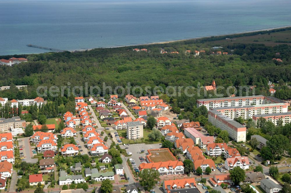 Ostseebad Graal-Müritz from above - Blick auf das Wohngebiet Eselswiese der HAWO Bauträger KG in unmittelbarer Strandnähe im Ostseeheilbad Graal-Müritz. Es ist ein neu errichtetes Wohngebiet mit diverse Einzelhäusern in naturnahe Lage im Ortszentrum.