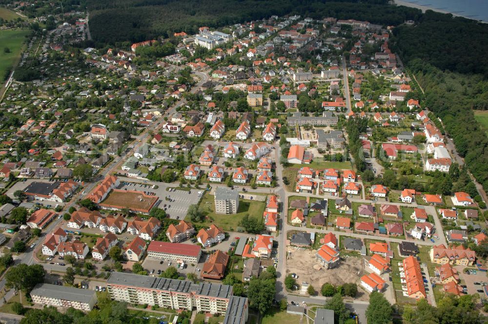 Aerial image Ostseebad Graal-Müritz - Blick auf das Wohngebiet Eselswiese der HAWO Bauträger KG in unmittelbarer Strandnähe im Ostseeheilbad Graal-Müritz. Es ist ein neu errichtetes Wohngebiet mit diverse Einzelhäusern in naturnahe Lage im Ortszentrum.