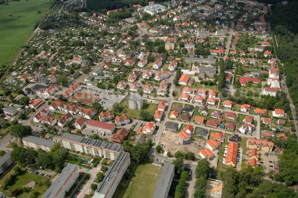 Aerial photograph Ostseebad Graal-Müritz - Blick auf das Wohngebiet Eselswiese der HAWO Bauträger KG in unmittelbarer Strandnähe im Ostseeheilbad Graal-Müritz. Es ist ein neu errichtetes Wohngebiet mit diverse Einzelhäusern in naturnahe Lage im Ortszentrum.