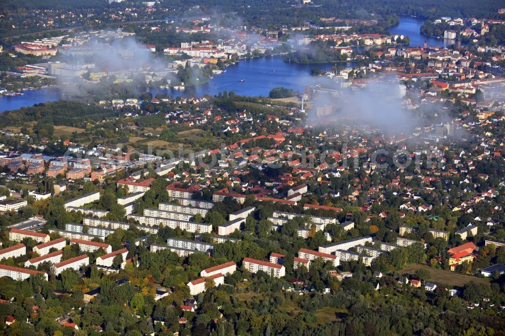 Berlin Köpenick from the bird's eye view: Residential area on Feldblumenweg - Green Drift on the outskirts of the district Köpenick in Berlin. The company cds Wohnbaul Berlin GmbH plans to the forest to build a new housing estate with 70 double rooms and townhouses