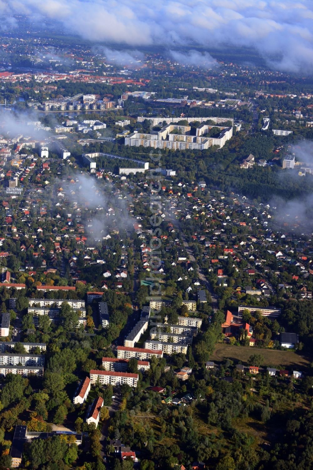 Aerial image Berlin Köpenick - Residential area on Feldblumenweg - Green Drift on the outskirts of the district Köpenick in Berlin. The company cds Wohnbaul Berlin GmbH plans to the forest to build a new housing estate with 70 double rooms and townhouses