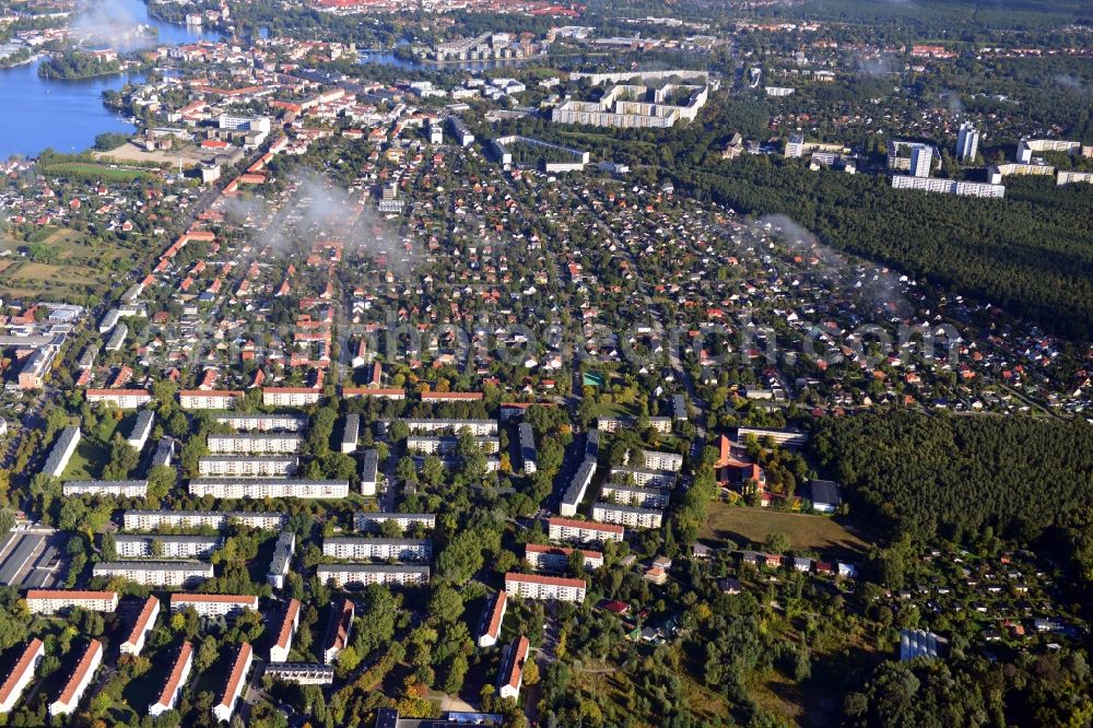 Berlin from the bird's eye view: Residential area on Feldblumenweg - Gruene Trift on the outskirts of the district Köpenick in Berlin. The company cds Wohnbau Berlin GmbH plans to the forest to build a new housing estate with 70 double rooms and townhouses near the banks of the river Dahme