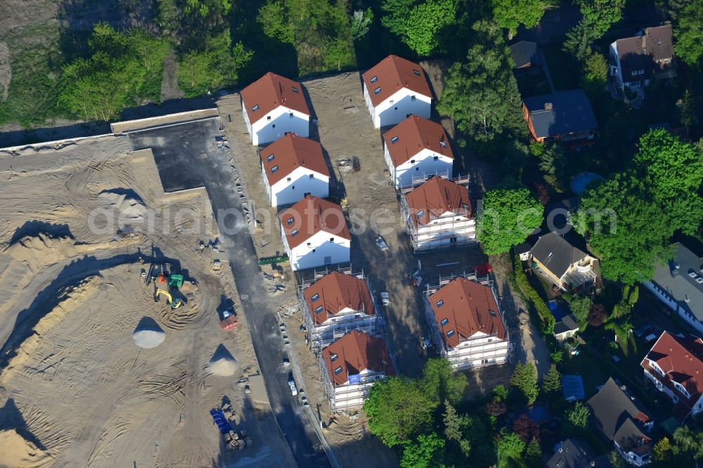 Berlin from above - Residential area on Feldblumenweg - Gruene Trift on the outskirts of the district Koepenick in Berlin. The company cds Wohnbau Berlin GmbH plans to the forest to build a new housing estate with 70 double rooms and townhouses