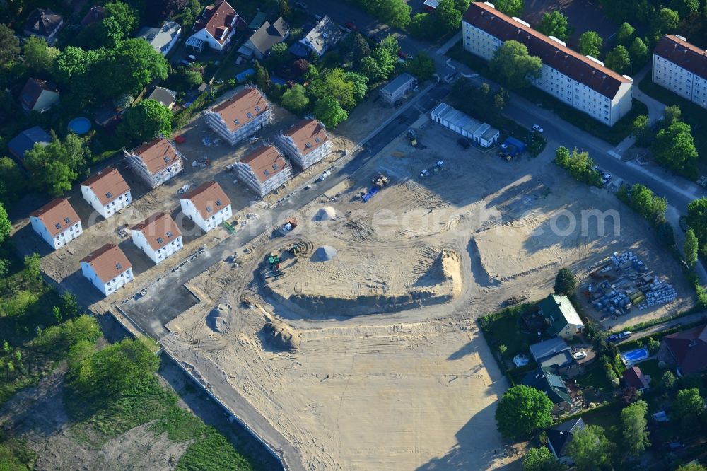 Berlin from above - Residential area on Feldblumenweg - Gruene Trift on the outskirts of the district Koepenick in Berlin. The company cds Wohnbau Berlin GmbH plans to the forest to build a new housing estate with 70 double rooms and townhouses