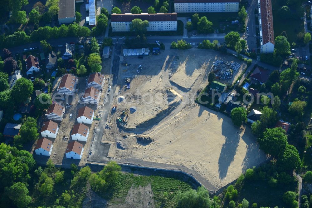 Berlin from the bird's eye view: Residential area on Feldblumenweg - Gruene Trift on the outskirts of the district Koepenick in Berlin. The company cds Wohnbau Berlin GmbH plans to the forest to build a new housing estate with 70 double rooms and townhouses