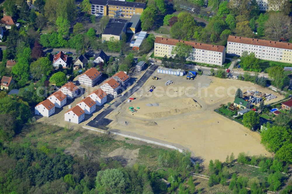 Berlin from the bird's eye view: Residential area on Feldblumenweg - Gruene Trift on the outskirts of the district Koepenick in Berlin. The company cds Wohnbau Berlin GmbH plans to the forest to build a new housing estate with 70 double rooms and townhouses