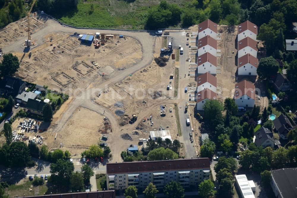 Berlin from the bird's eye view: Residential area on Feldblumenweg - Gruene Trift on the outskirts of the district Koepenick in Berlin. The company cds Wohnbau Berlin GmbH plans to the forest to build a new housing estate with 70 double rooms and townhouses