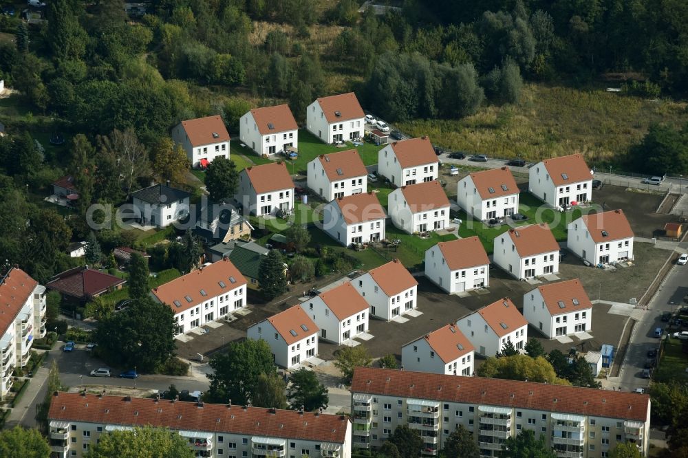 Aerial image Berlin - Residential area on Feldblumenweg - Gruene Trift on the outskirts of the district Koepenick in Berlin. The company cds Wohnbau Berlin GmbH plans to the forest to build a new housing estate with double rooms and townhouses