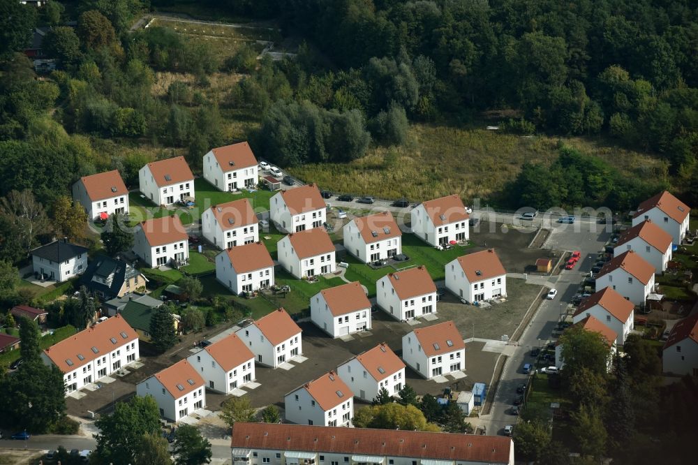 Berlin from above - Residential area on Feldblumenweg - Gruene Trift on the outskirts of the district Koepenick in Berlin. The company cds Wohnbau Berlin GmbH plans to the forest to build a new housing estate with double rooms and townhouses