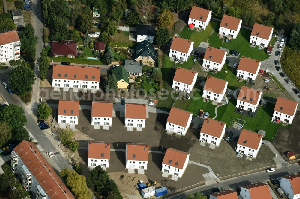 Berlin from above - Residential area on Feldblumenweg - Gruene Trift on the outskirts of the district Koepenick in Berlin. The company cds Wohnbau Berlin GmbH plans to the forest to build a new housing estate with double rooms and townhouses