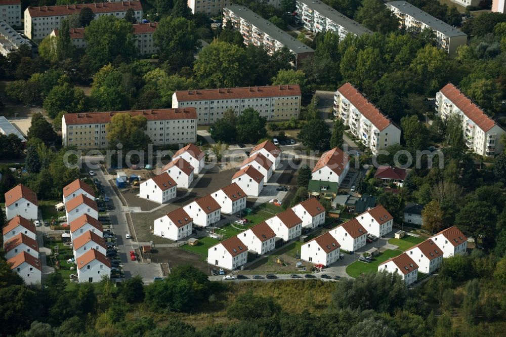 Berlin from above - Residential area on Feldblumenweg - Gruene Trift on the outskirts of the district Koepenick in Berlin. The company cds Wohnbau Berlin GmbH plans to the forest to build a new housing estate with double rooms and townhouses