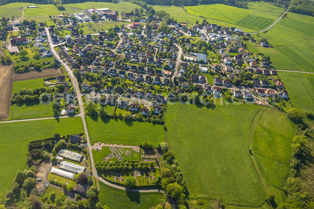 Bachum from the bird's eye view: Residential areas on the edge of agricultural land in Bachum in the state North Rhine-Westphalia, Germany