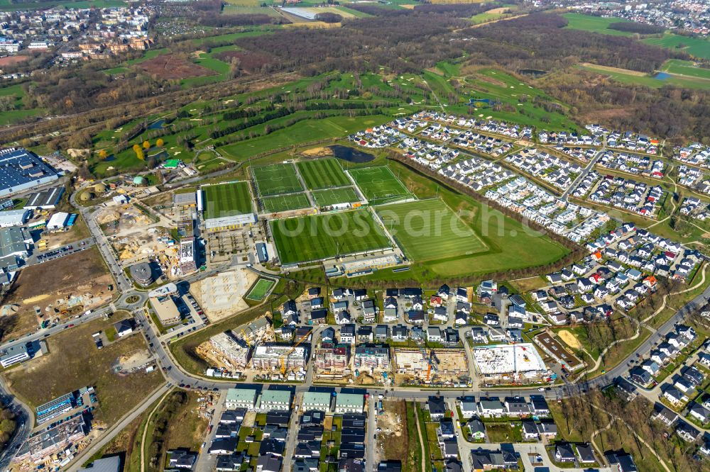 Brackeler Feld from the bird's eye view: Residential areas on the edge of agricultural land in Brackeler Feld in the state North Rhine-Westphalia, Germany