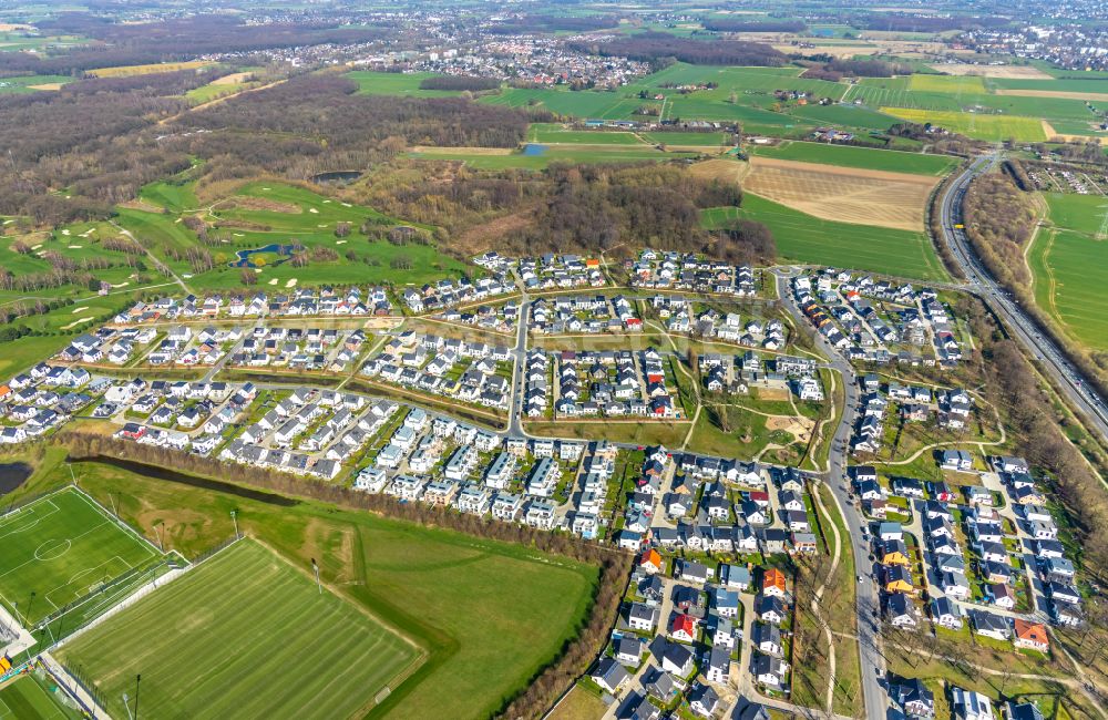 Aerial photograph Brackeler Feld - Residential areas on the edge of agricultural land in Brackeler Feld in the state North Rhine-Westphalia, Germany