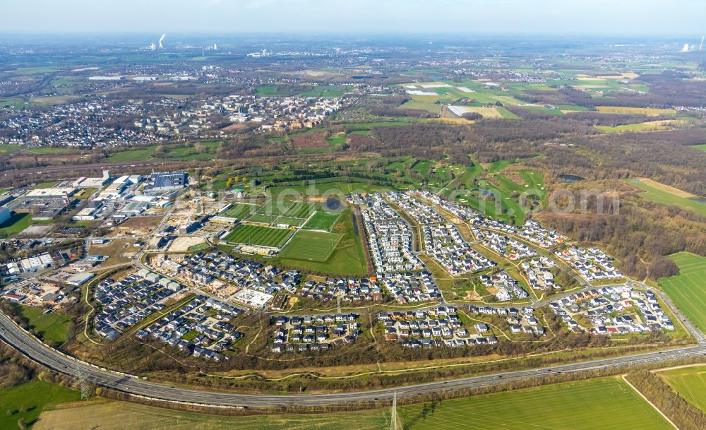 Brackeler Feld from above - Residential areas on the edge of agricultural land in Brackeler Feld in the state North Rhine-Westphalia, Germany