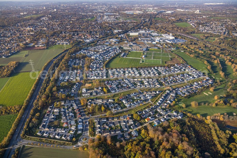 Brackeler Feld from above - Residential areas on the edge of agricultural land in Brackeler Feld in the state North Rhine-Westphalia, Germany