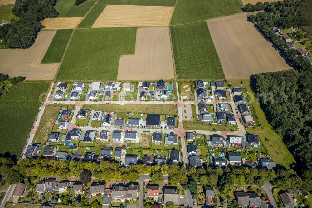 Aerial image Dorsten - Residential areas on the edge of agricultural land in Dorsten at Ruhrgebiet in the state North Rhine-Westphalia, Germany