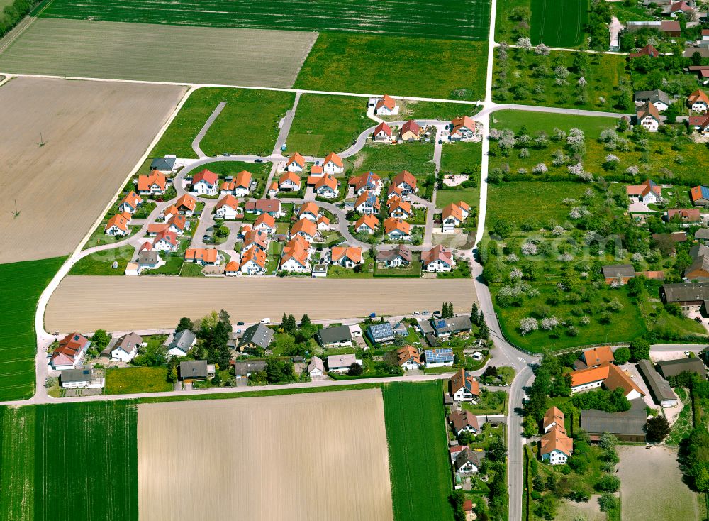 Ehingen (Donau) from the bird's eye view: Residential areas on the edge of agricultural land in Ehingen (Donau) in the state Baden-Wuerttemberg, Germany