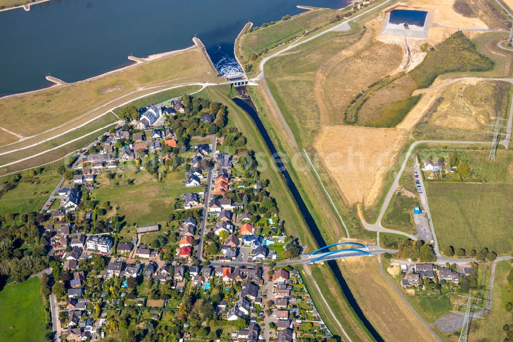 Aerial photograph Eppinghoven - Residential areas on the edge of agricultural land in Eppinghoven in the state North Rhine-Westphalia, Germany