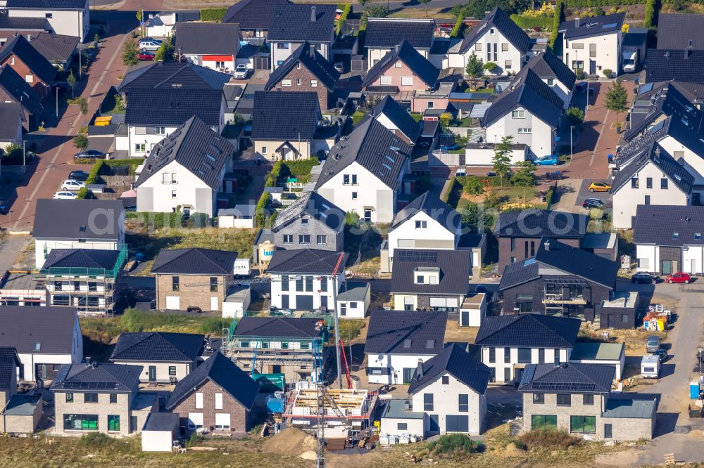 Hamm from the bird's eye view: Residential areas on the edge of agricultural land in the district Heessen in Hamm at Ruhrgebiet in the state North Rhine-Westphalia, Germany