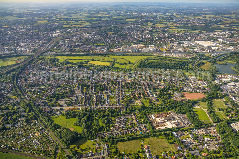 Aerial photograph Hamm-Heessen - Residential areas on the edge of agricultural land in Heessen at Ruhrgebiet in the state North Rhine-Westphalia, Germany