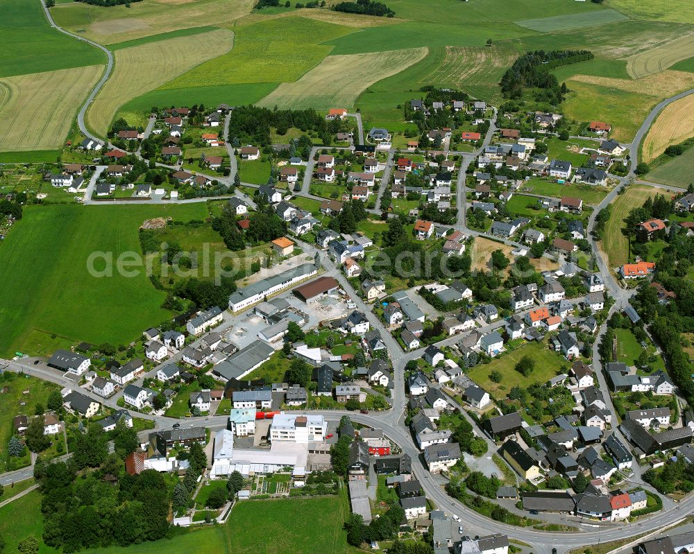 Aerial photograph Issigau - Residential areas on the edge of agricultural land in Issigau in the state Bavaria, Germany