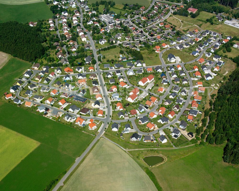 Jägersruh from above - Residential areas on the edge of agricultural land in Jägersruh in the state Bavaria, Germany