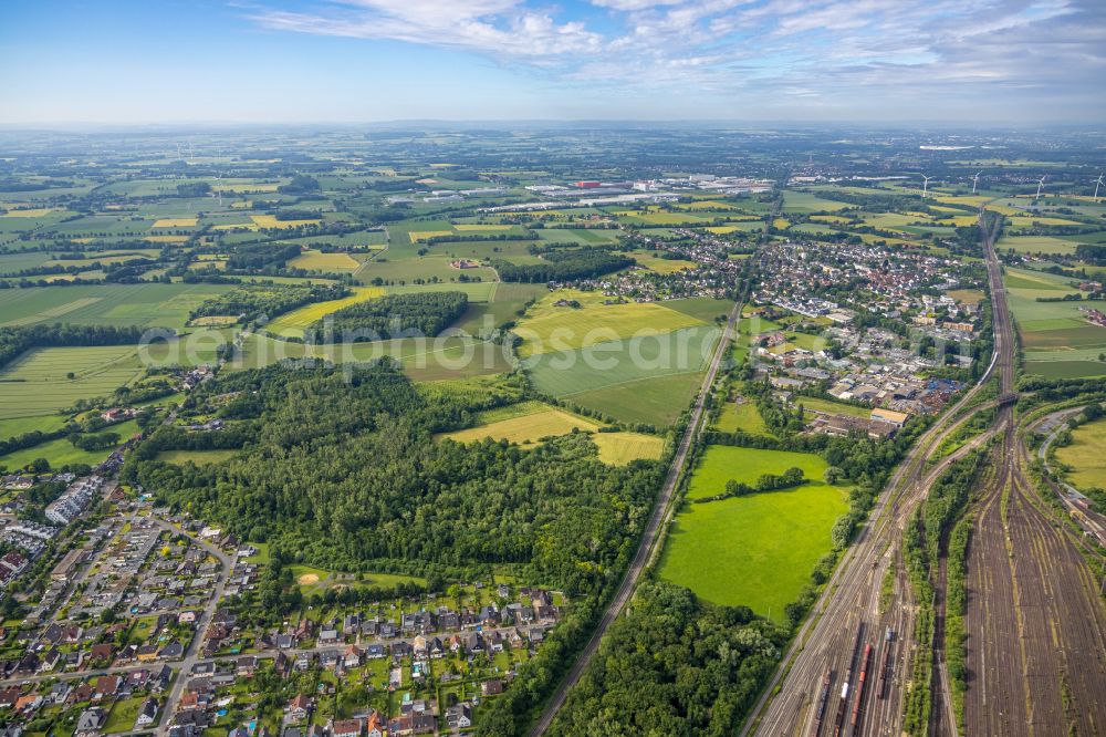 Aerial image Lohauserholz - Residential areas on the edge of agricultural land in Lohauserholz in the state North Rhine-Westphalia, Germany