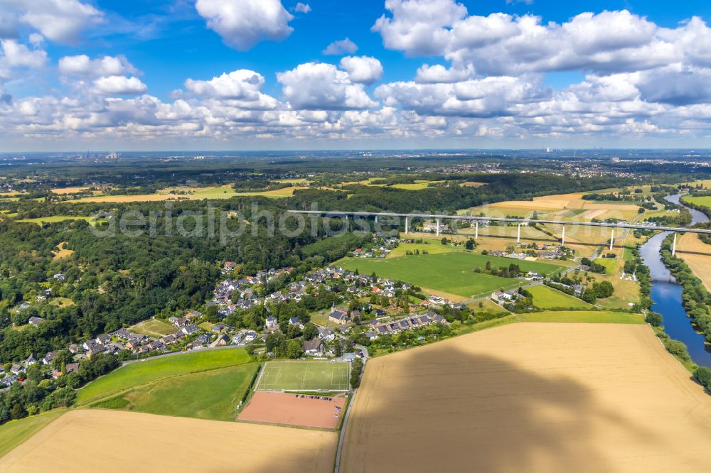 Mintard from the bird's eye view: Residential areas on the edge of agricultural land in Mintard at Ruhrgebiet in the state North Rhine-Westphalia, Germany