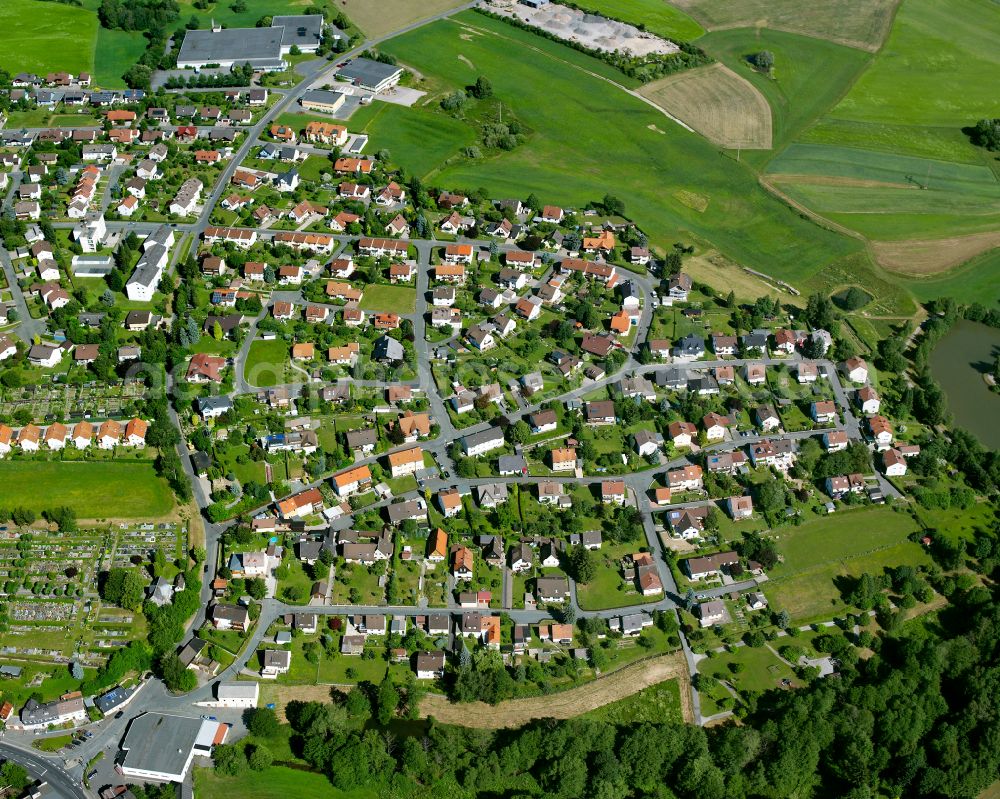 Neuenreuth from the bird's eye view: Residential areas on the edge of agricultural land in Neuenreuth in the state Bavaria, Germany