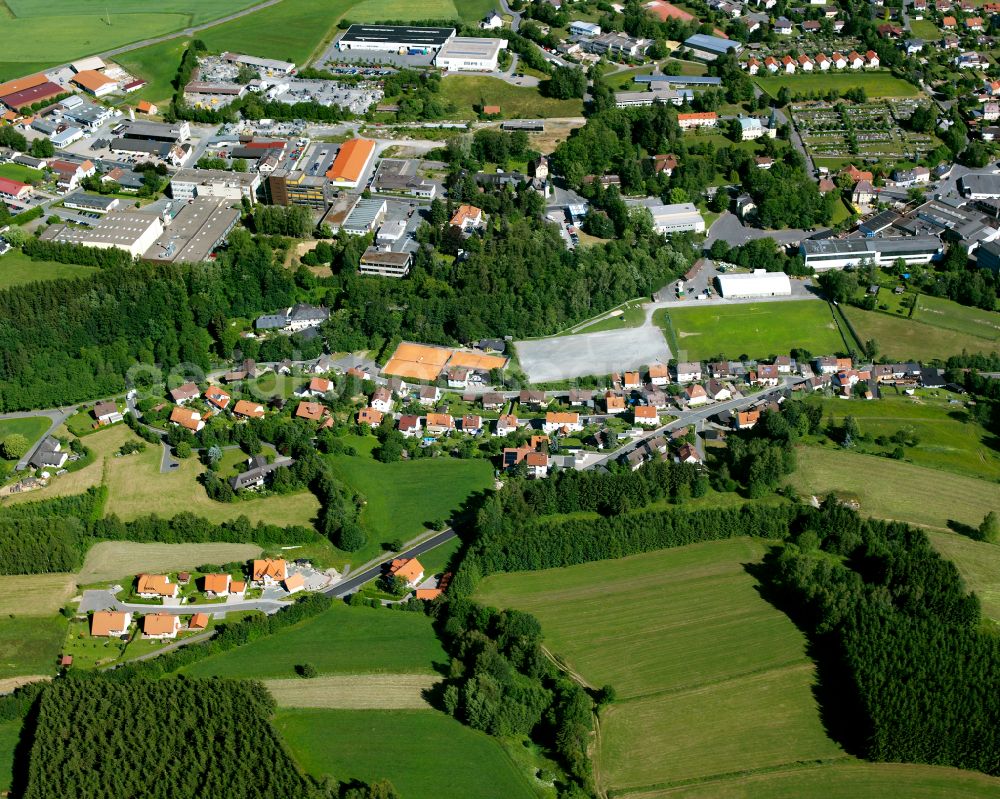 Aerial photograph Neuenreuth - Residential areas on the edge of agricultural land in Neuenreuth in the state Bavaria, Germany