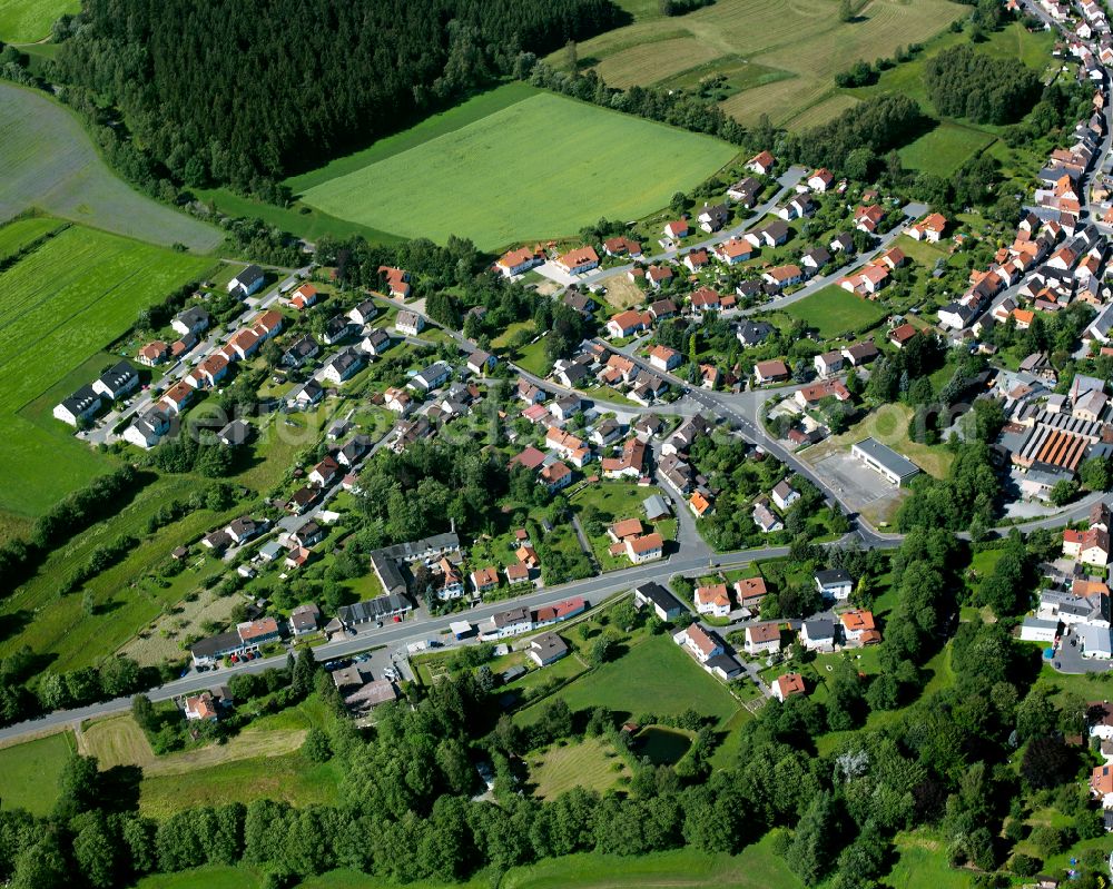 Neuenreuth from the bird's eye view: Residential areas on the edge of agricultural land in Neuenreuth in the state Bavaria, Germany