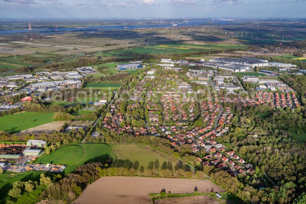 Stade from above - Residential areas on the edge of agricultural land on street Wilhelm-Milius-Weg in the district Ottenbeck in Stade in the state Lower Saxony, Germany