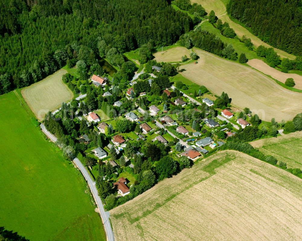 Rindlas from the bird's eye view: Residential areas on the edge of agricultural land in Rindlas in the state Bavaria, Germany