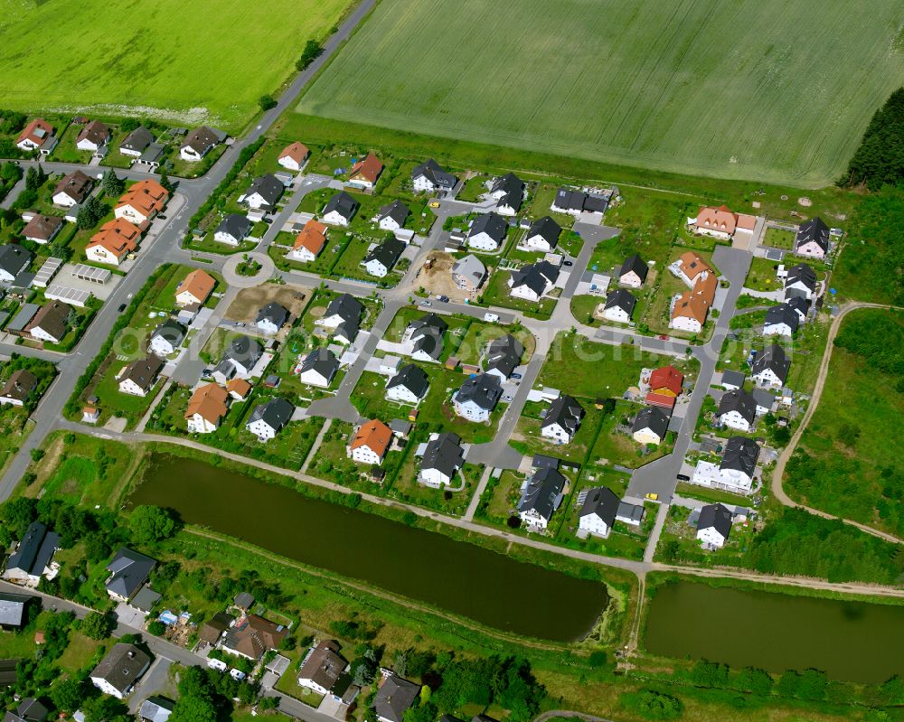 Aerial photograph Tauperlitz - Residential areas on the edge of agricultural land in Tauperlitz in the state Bavaria, Germany