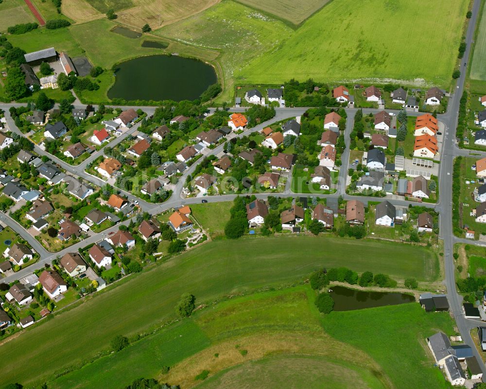 Tauperlitz from above - Residential areas on the edge of agricultural land in Tauperlitz in the state Bavaria, Germany