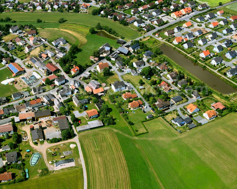 Tauperlitz from above - Residential areas on the edge of agricultural land in Tauperlitz in the state Bavaria, Germany