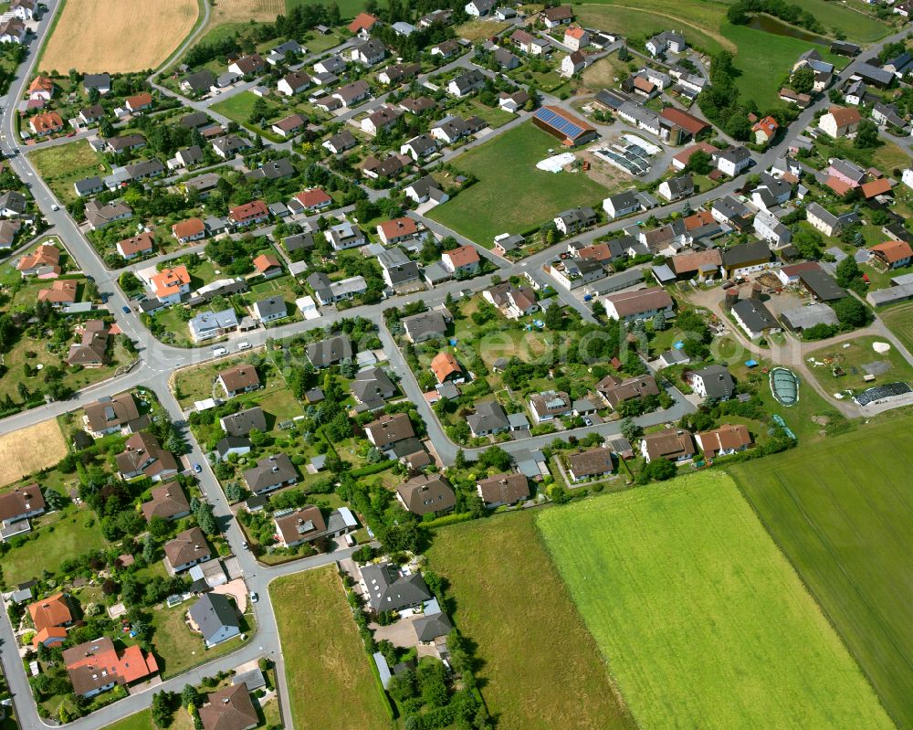 Tauperlitz from the bird's eye view: Residential areas on the edge of agricultural land in Tauperlitz in the state Bavaria, Germany