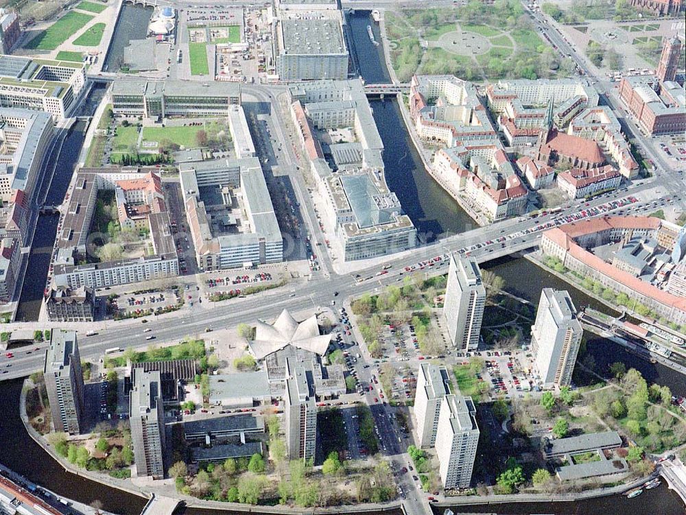 Berlin - Friedrichshain from above - Wohngebiet an der Fischerinsel in Berlin - Mitte