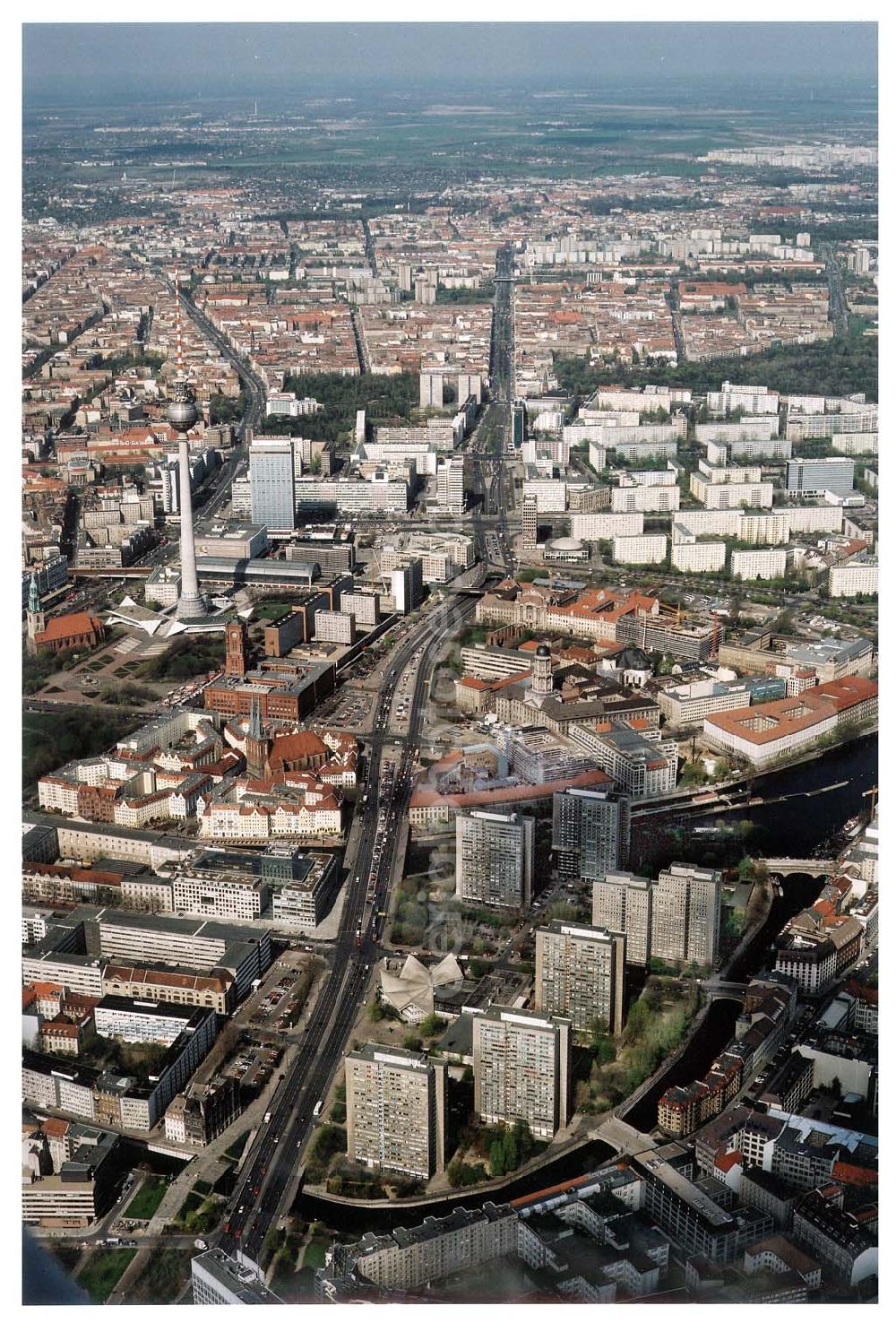 Berlin - Friedrichshain from above - Wohngebiet an der Fischerinsel in Berlin - Mitte