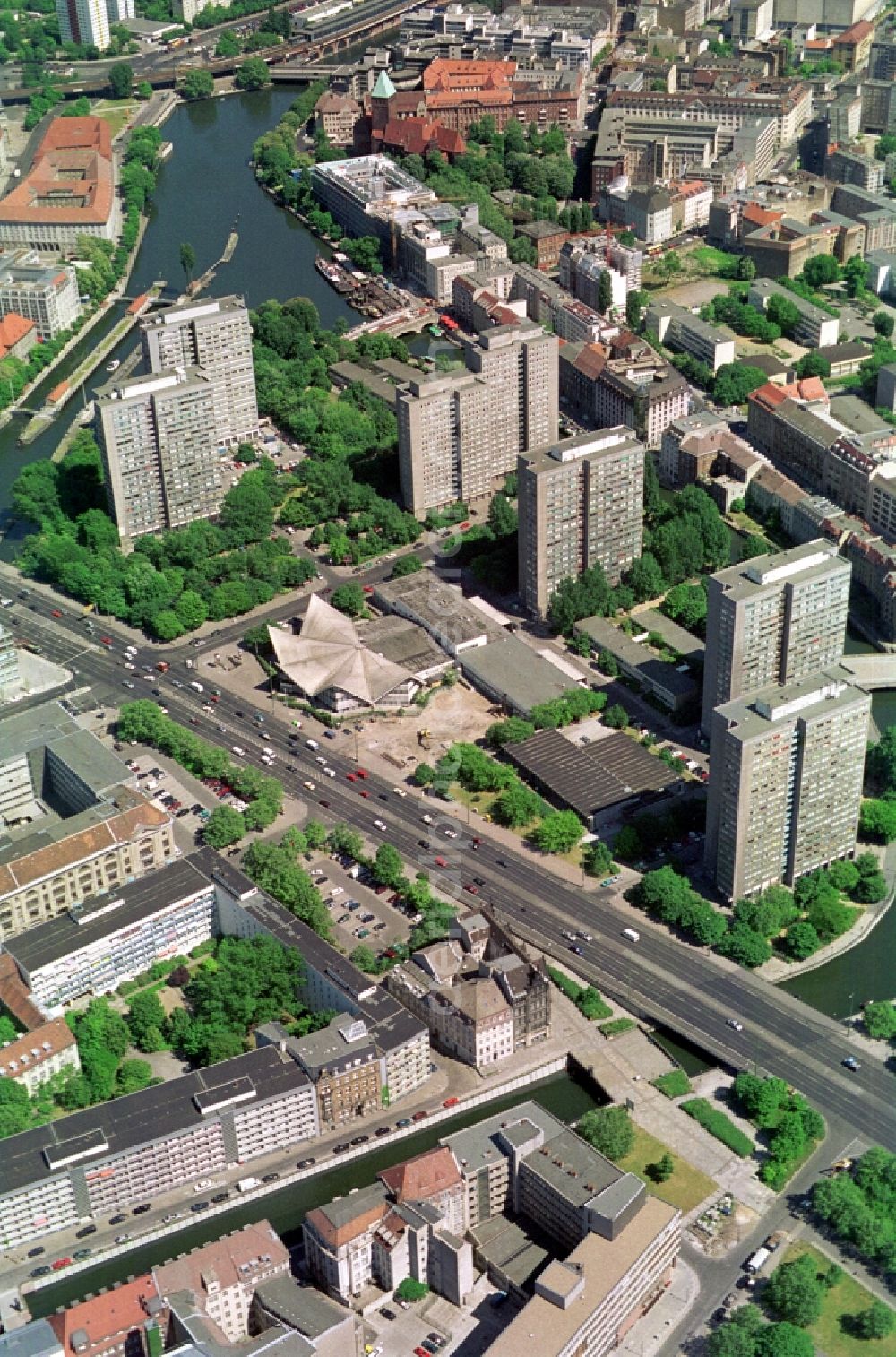 Aerial image Berlin - Residential area at Fischerinsel in Berlin - Mitte