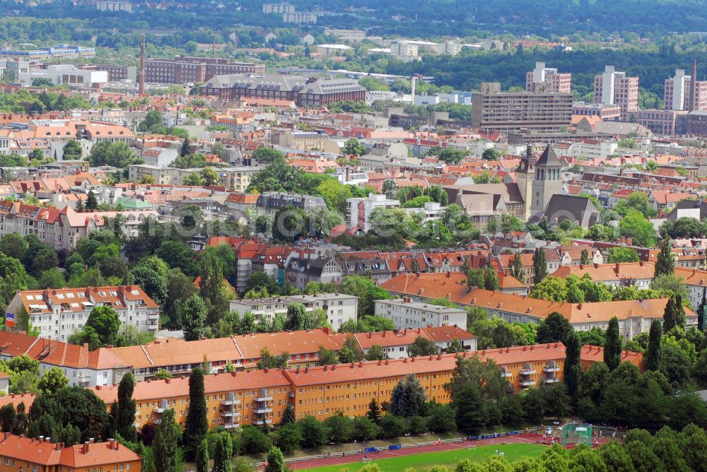 Aerial photograph Berlin Tempelhof - 01.07.2006 Berlin Tempelhof Wohngebiet am Friedrich-Ebert-Stadion an der Bosestr. 21 in 12103 Berlin