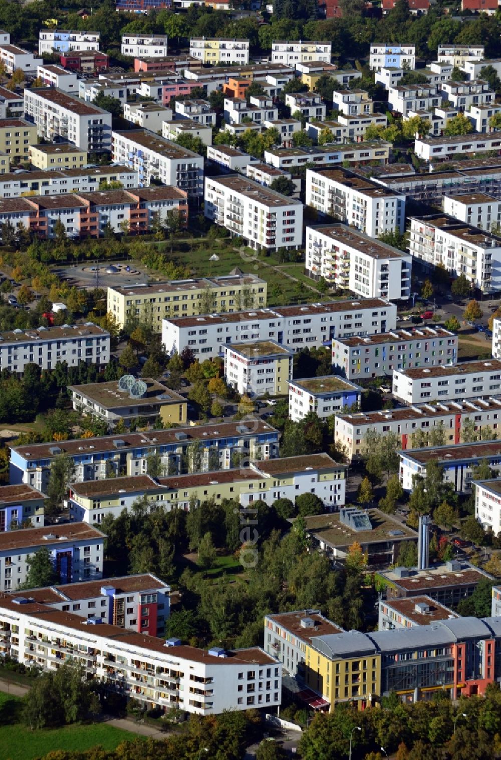 Aerial photograph Berlin - View of the residential settlement Gartenstadt Rudow in the south of the Neukoelln district in Berlin. The residential area is also known for the name Women's Quarters because every street on the territory was named after a female personage