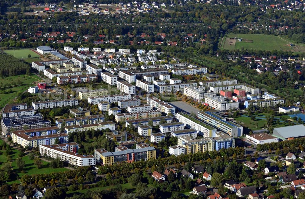 Berlin from above - View of the residential settlement Gartenstadt Rudow in the south of the Neukoelln district in Berlin. The residential area is also known for the name Women's Quarters because every street on the territory was named after a female personage