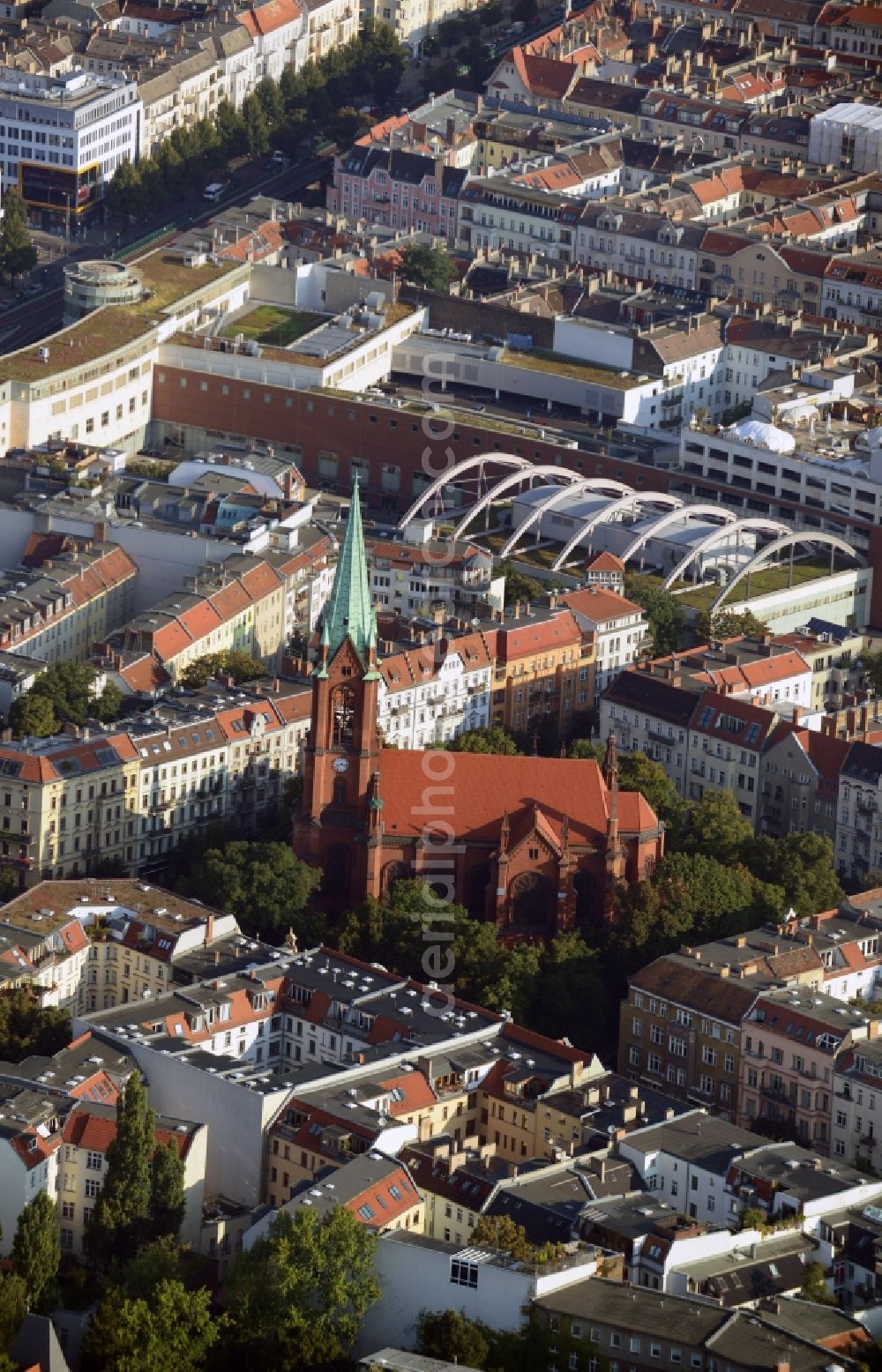 Aerial image Berlin Prenzlauer Berg - Residential area at the Gethsemane Church at Stargarder street in Prenzlauer Berg district of Berlin. In the background, the mall Schoenhauser Allee Arcaden mfi management AG