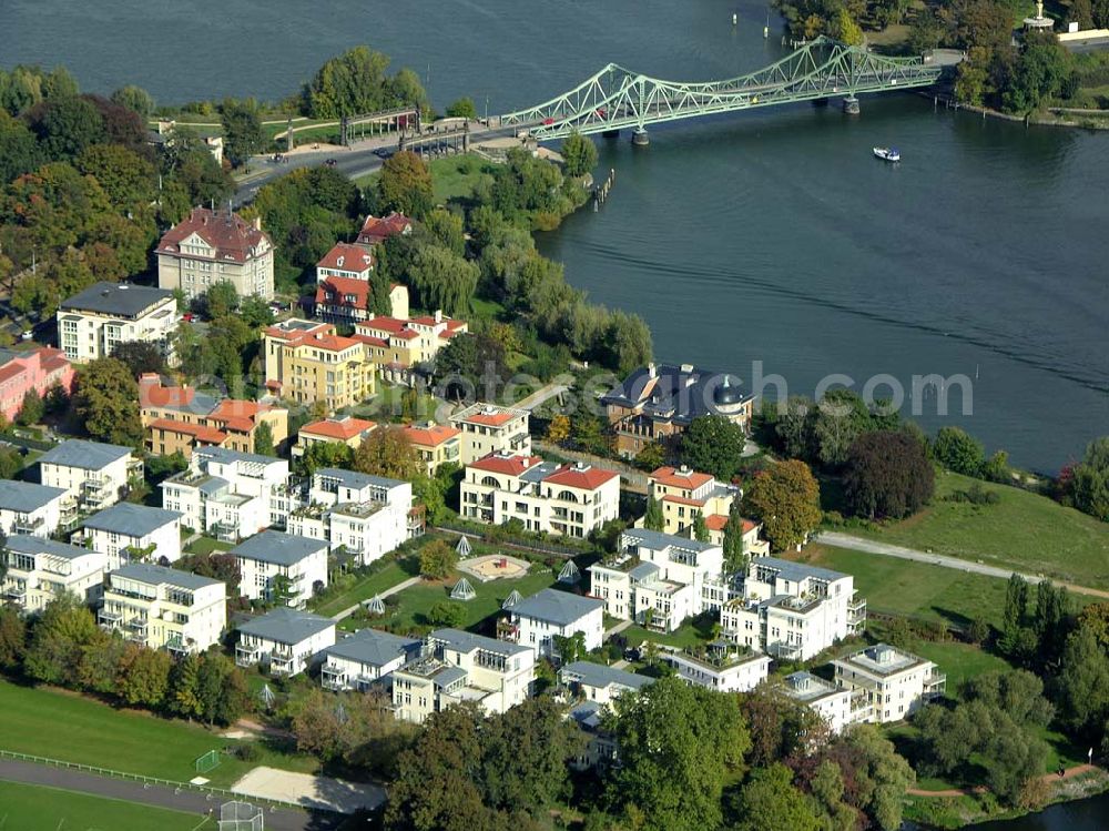 Aerial photograph Potsdam - 07.10.2004 Blick auf das Wohgebiet am Glienicker Horn mit der Glienicker Brücke im Potsdamer Stadtbezirk Berliner Vorstadt.