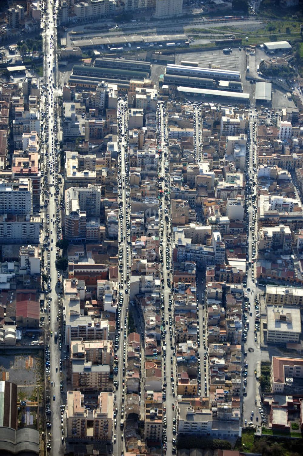 Aerial photograph Palermo Sizilien - Housing area at the harbour near by the street Via dei Cantieri at Sicily in Italy